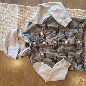 5/6 camo button up hoodie